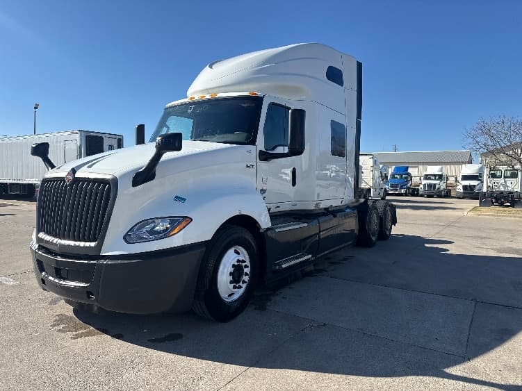 2023 International LT in La Porte, IN — photo 3