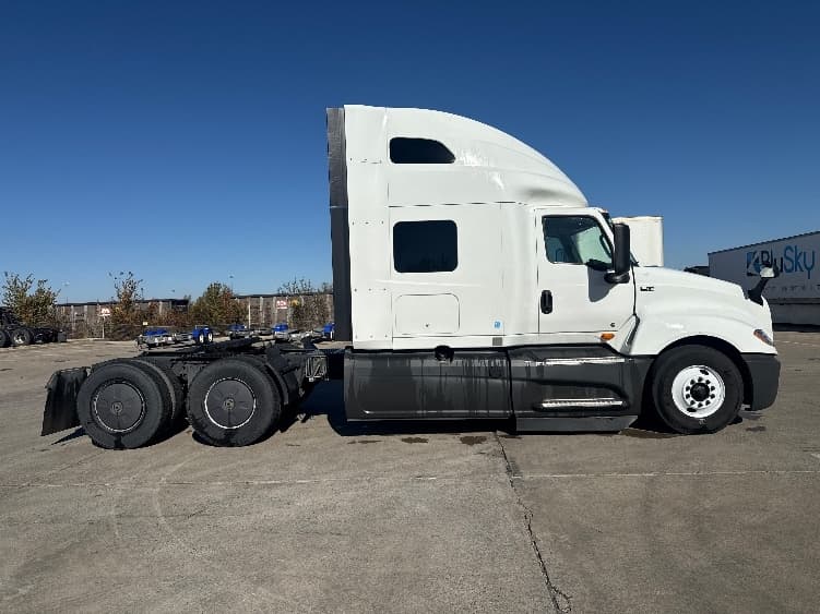 2023 International LT in La Porte, IN — photo 8