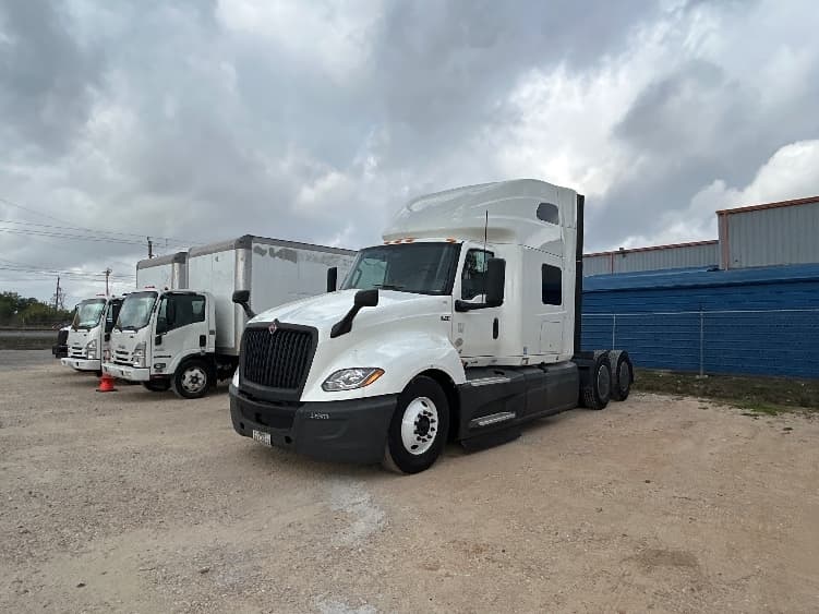 2023 International LT in Katy, TX — photo 3