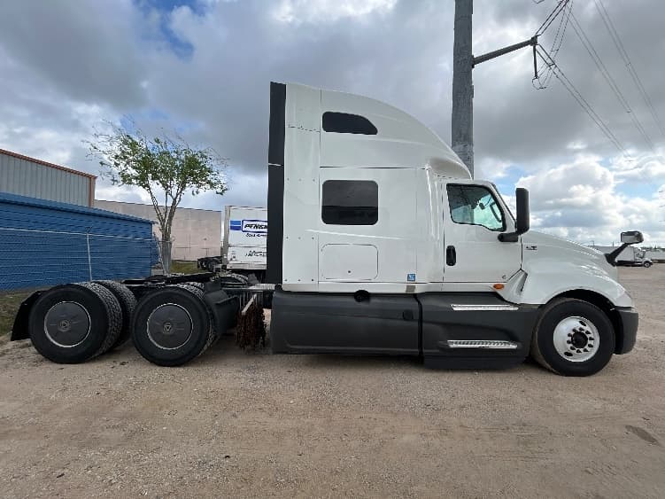 2023 International LT in Katy, TX — photo 8