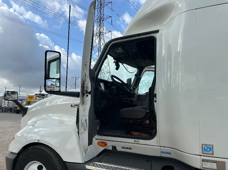 2023 International LT in Katy, TX — photo 9