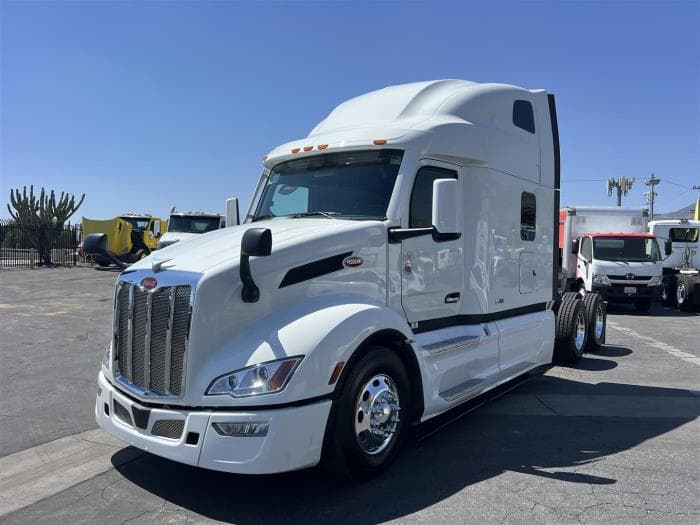 2027 Peterbilt 579