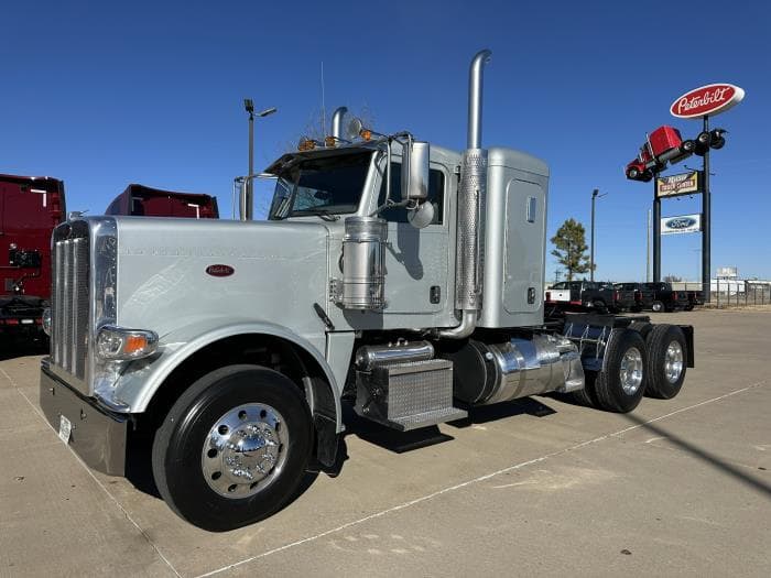 2020 Peterbilt 389
