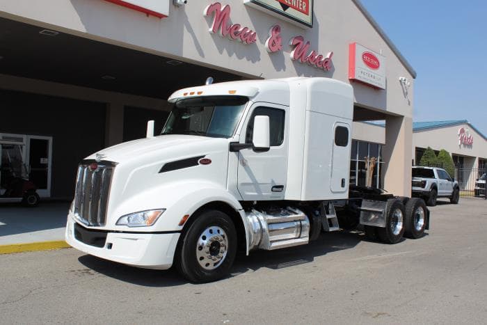 2023 Peterbilt 579