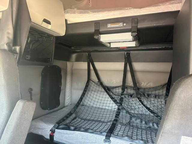 2022 Freightliner Cascadia — photo 12