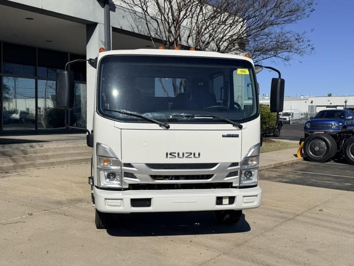 2027 Isuzu NPR — photo 11