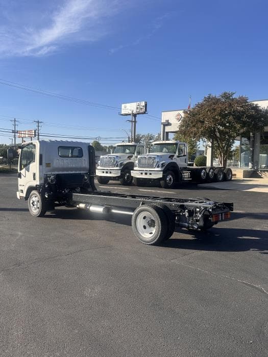 2026 Isuzu NPR — photo 5