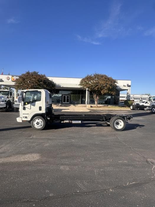 2026 Isuzu NPR — photo 4