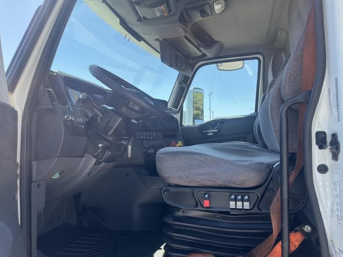 2020 International LT — photo 16