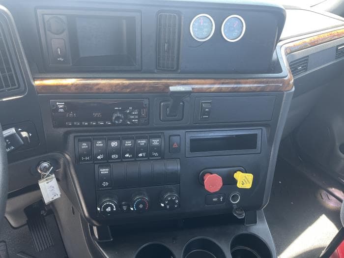 2020 International LT — photo 18