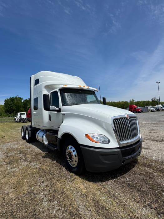 2021 International LT — photo 3