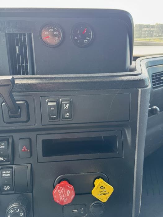 2021 International LT — photo 15