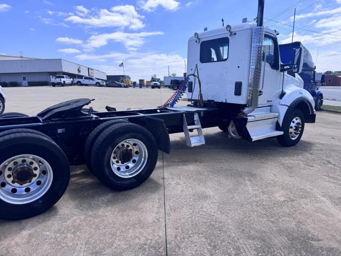2020 Kenworth T880 — photo 8