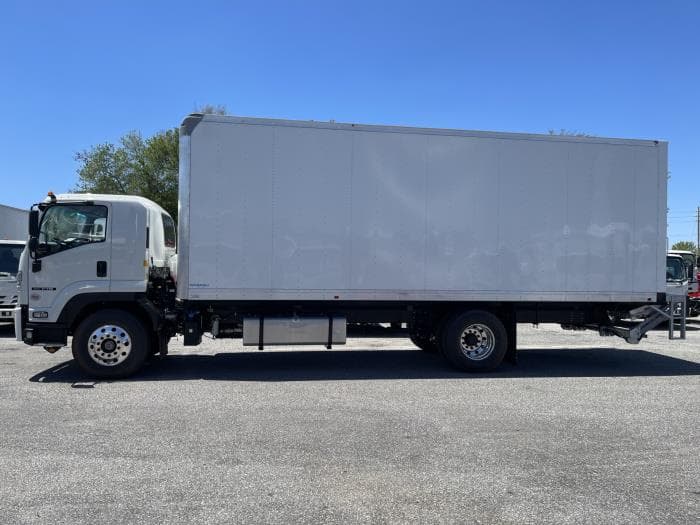 2025 Isuzu FTR — photo 3