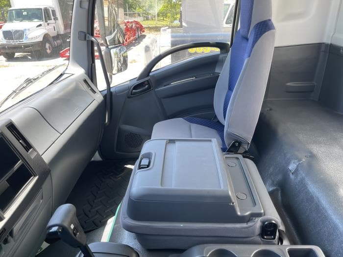 2025 Isuzu FTR — photo 11