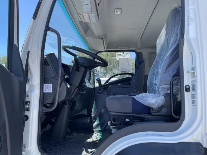 2025 Isuzu FTR — photo 12