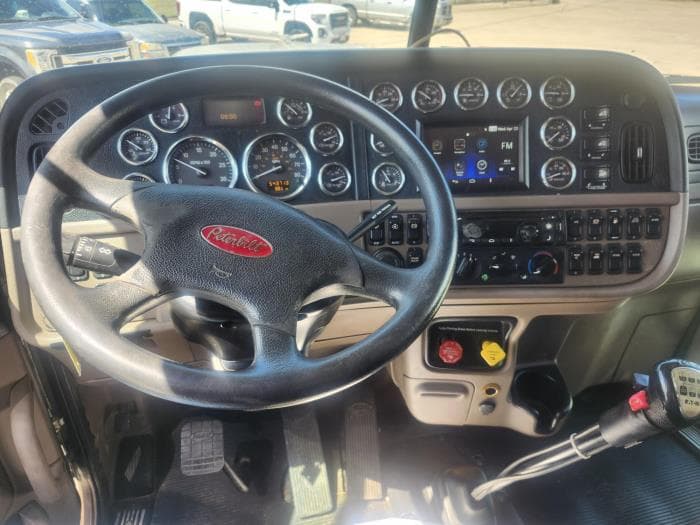 2019 Peterbilt 389 — photo 10