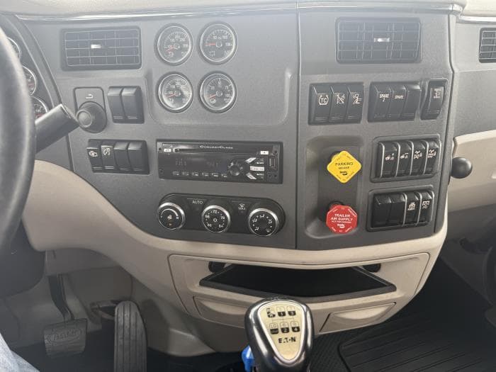 2020 Peterbilt 567 — photo 7