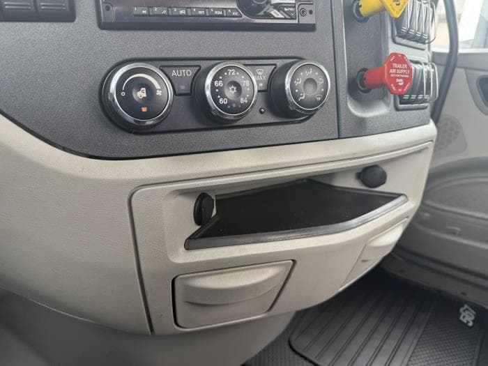 2020 Peterbilt 567 — photo 9