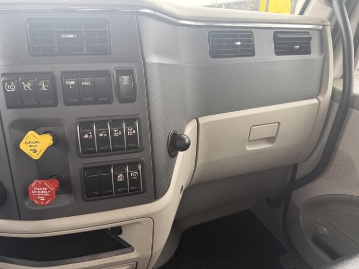 2020 Peterbilt 567 — photo 10