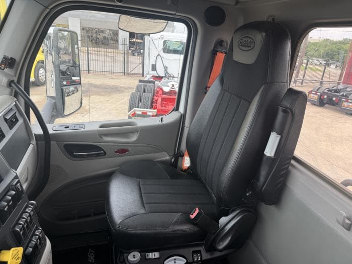 2020 Peterbilt 567 — photo 11