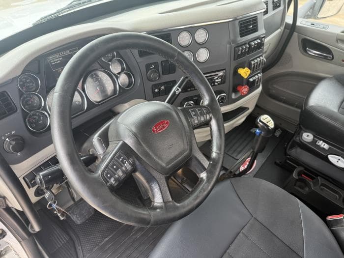 2020 Peterbilt 567 — photo 14