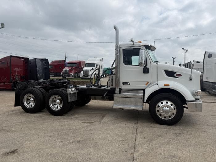 2020 Peterbilt 567 — photo 25