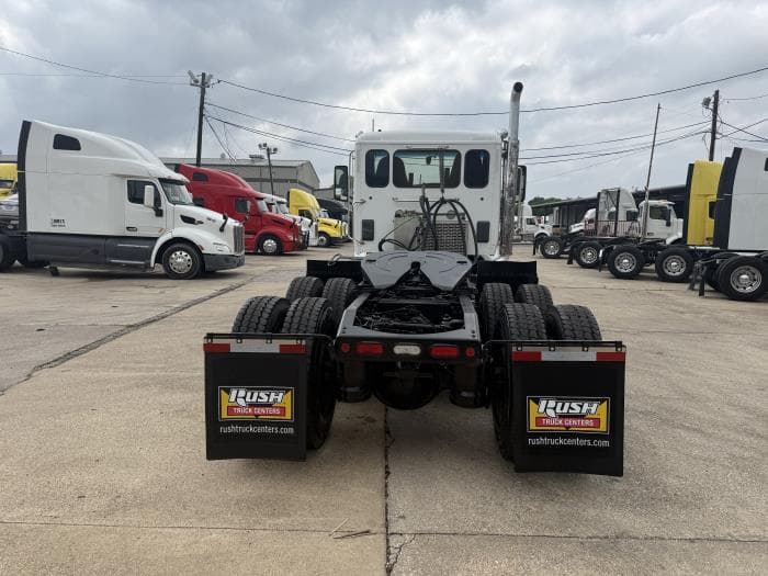 2020 Peterbilt 567 — photo 32