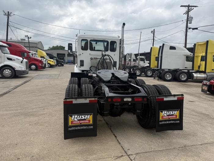 2020 Peterbilt 567 — photo 33