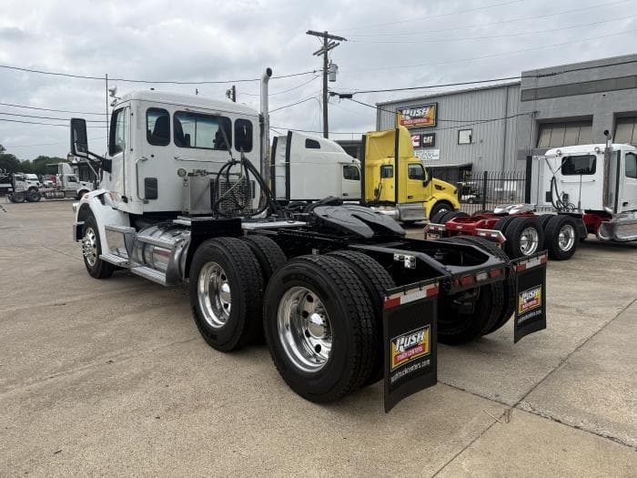 2020 Peterbilt 567 — photo 35