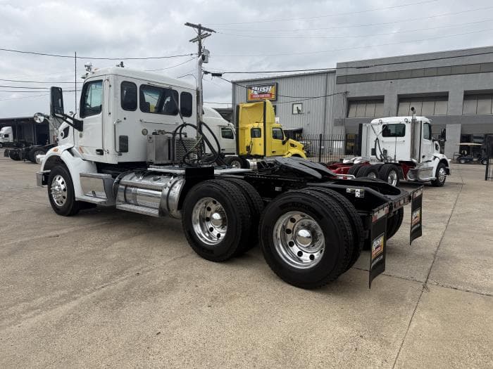 2020 Peterbilt 567 — photo 36
