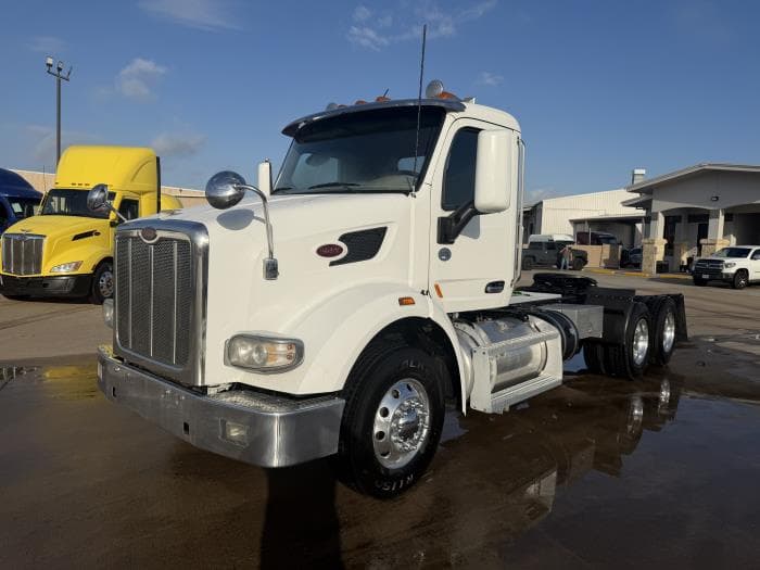 2021 Peterbilt 567 — photo 2