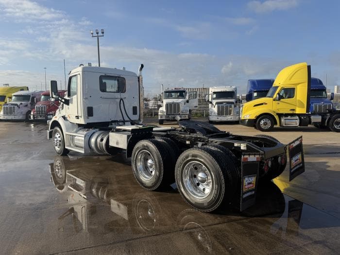 2021 Peterbilt 567 — photo 4