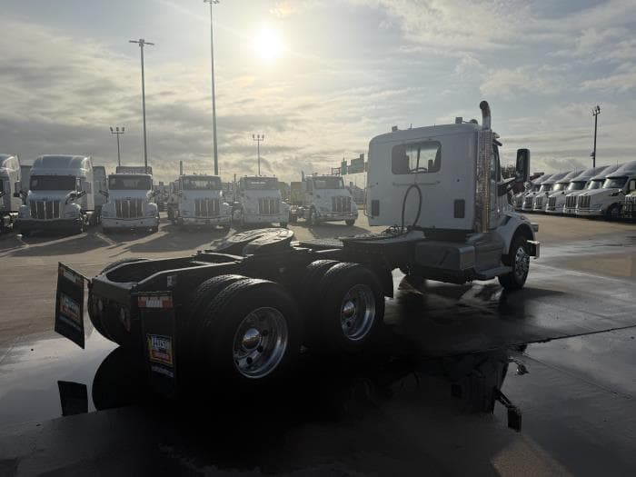 2021 Peterbilt 567 — photo 6