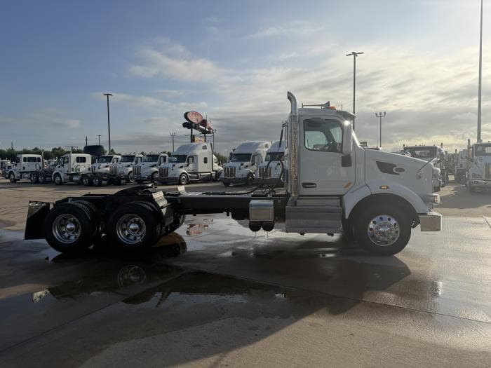 2021 Peterbilt 567 — photo 7