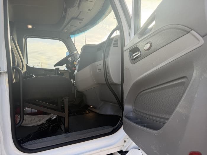 2021 Peterbilt 567 — photo 23