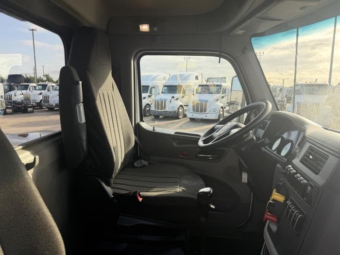 2021 Peterbilt 567 — photo 24