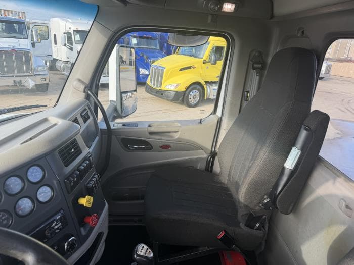 2021 Peterbilt 567 — photo 26