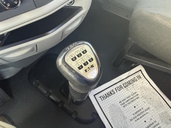 2021 Peterbilt 567 — photo 31