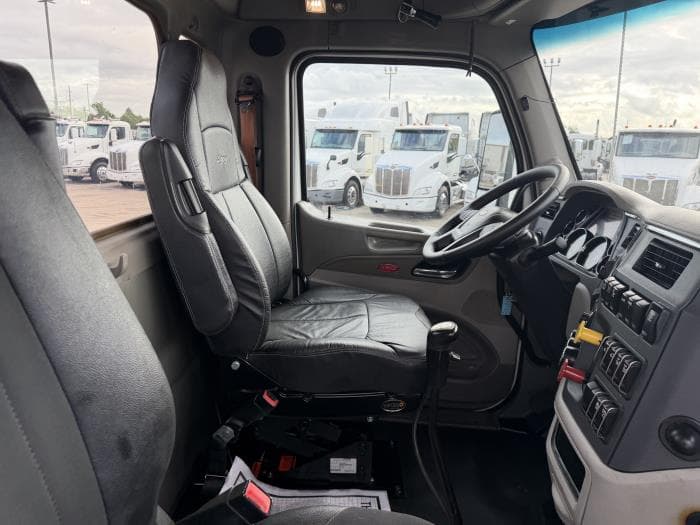 2020 Peterbilt 567 — photo 24