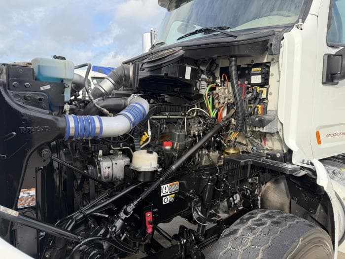2019 Peterbilt 567 — photo 16