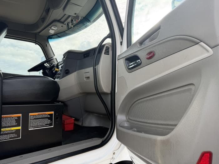 2019 Peterbilt 567 — photo 22