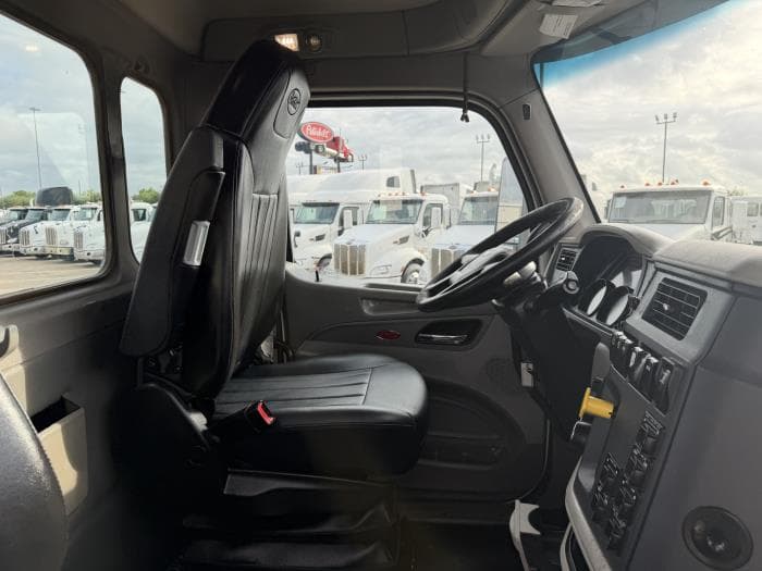2019 Peterbilt 567 — photo 23