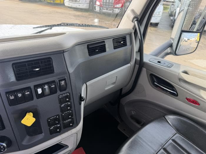 2019 Peterbilt 567 — photo 27