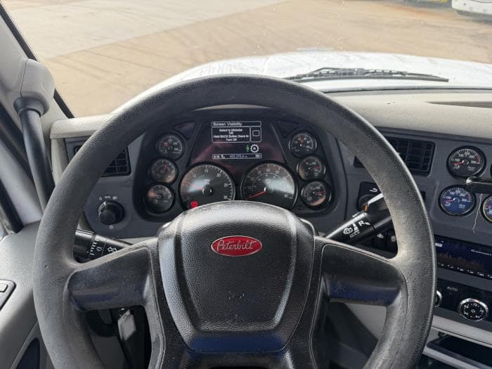 2019 Peterbilt 567 — photo 29