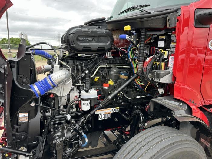 2025 Peterbilt 579 — photo 16
