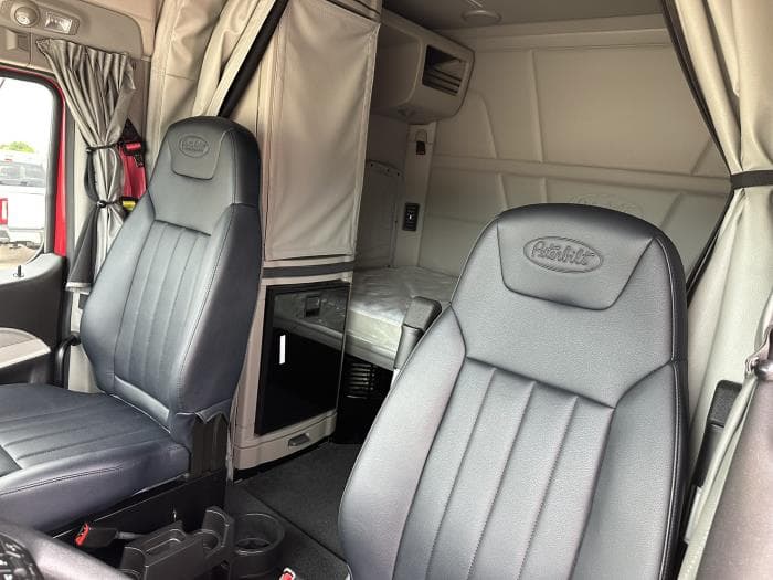 2025 Peterbilt 579 — photo 10