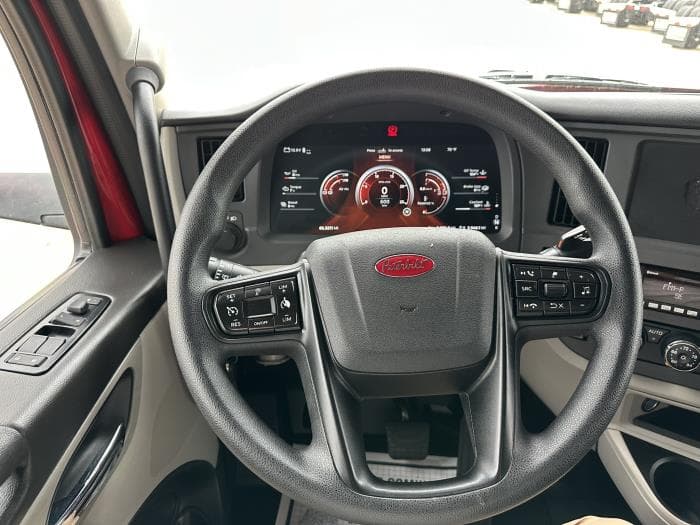 2025 Peterbilt 579 — photo 7
