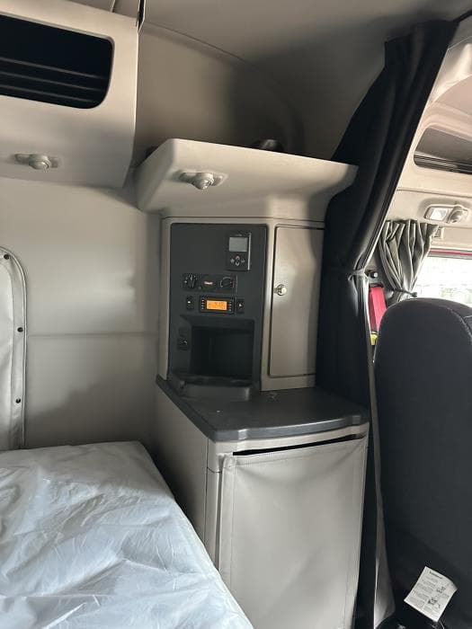 2025 Peterbilt 579 — photo 12