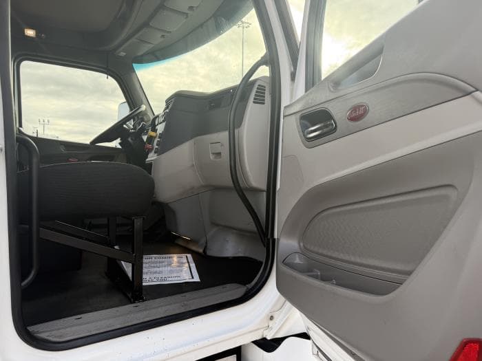 2019 Peterbilt 579 — photo 23